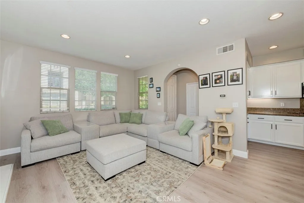 Additional image 23 of 483 Klamath Ct, Corona, CA 92880