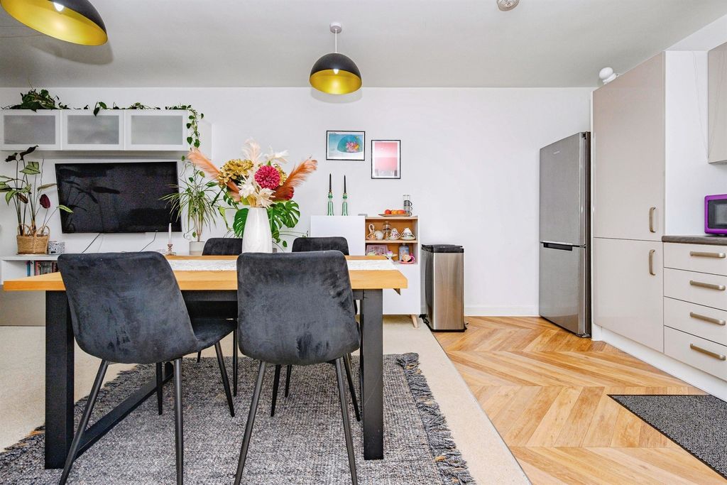 Additional image 14 of 2 bed flat for saleFrogmore Road, Hemel Hempstead HP3