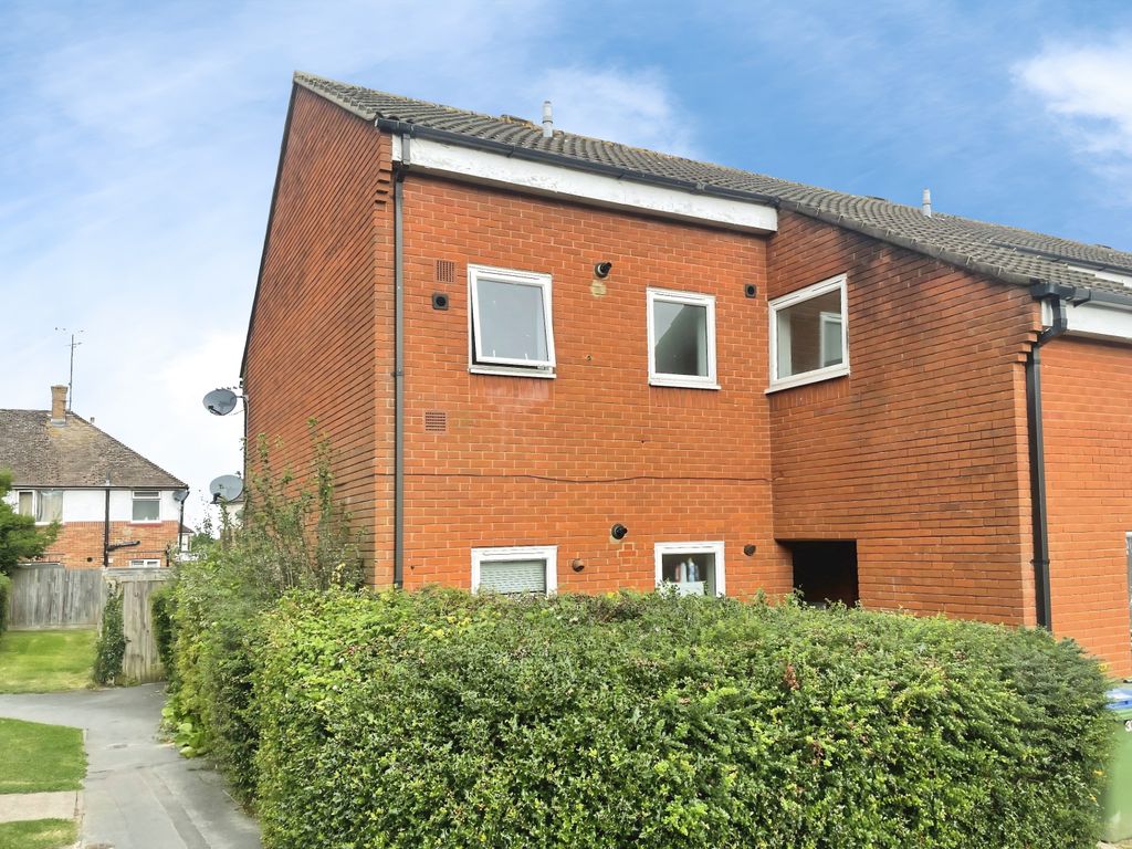 2 bed flat to rentLaurel Walk, Horsham RH13