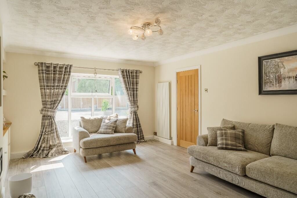 3 bed detached bungalow for saleOld Paddock Close, Hibaldstow DN20 photo 5