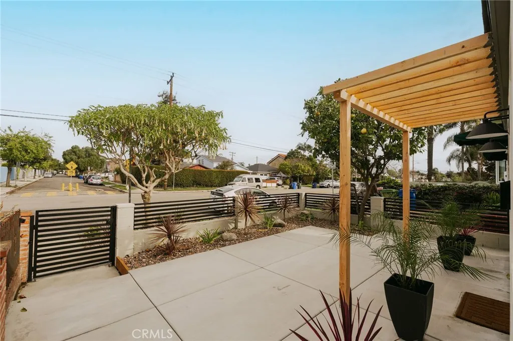 12846 Short Avenue, Los Angeles, CA 90066