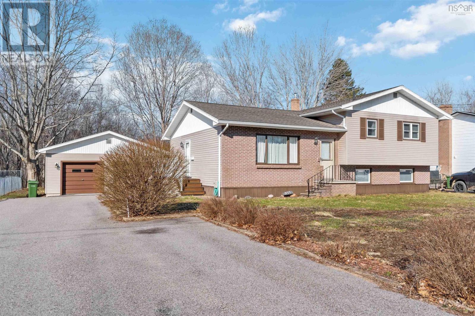 955 Labrador Lane