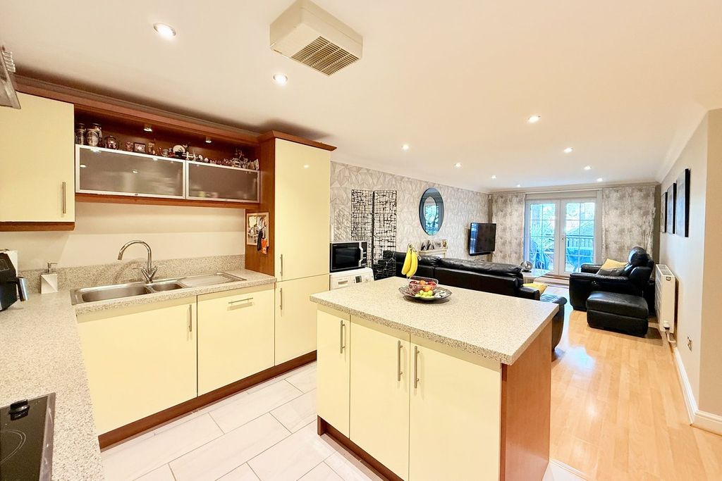Additional image 7 of 2 bed flat for saleKnyveton Road, Bournemouth BH1