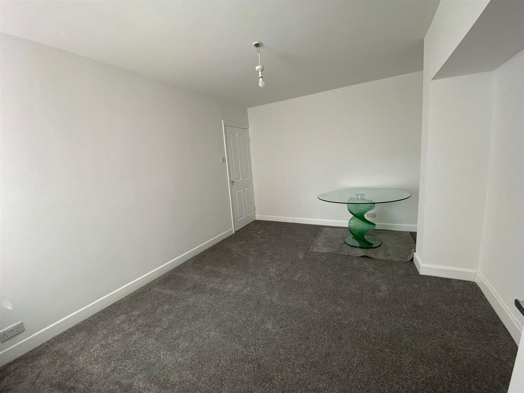 2 bed maisonette to rentSecond Avenue, Ashington NE63 photo 2