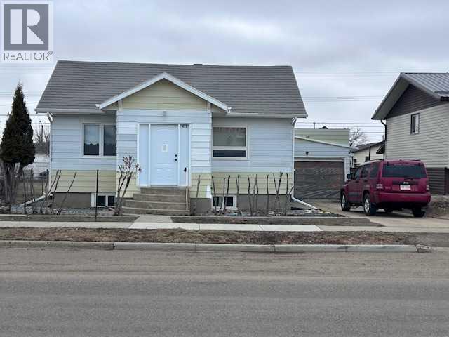 413 2 Avenue W