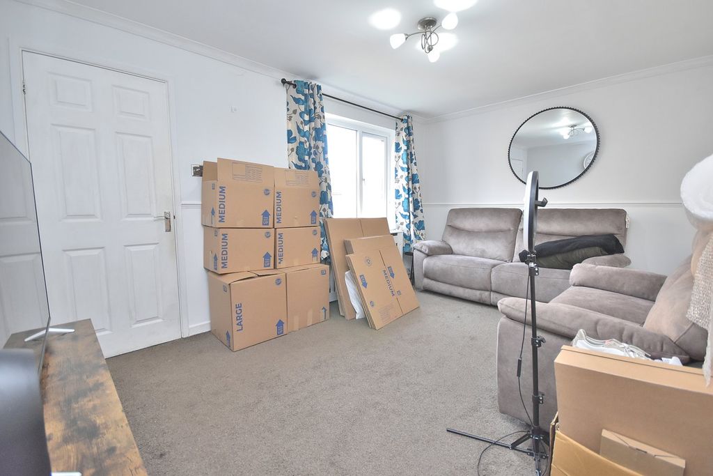 Additional image 5 of 3 bed semi-detached house to rentRaisins Field Close, Northampton NN3