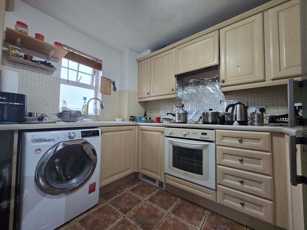 Additional image 6 of 2 bed flat for salePerkin Close, Hounslow TW3
