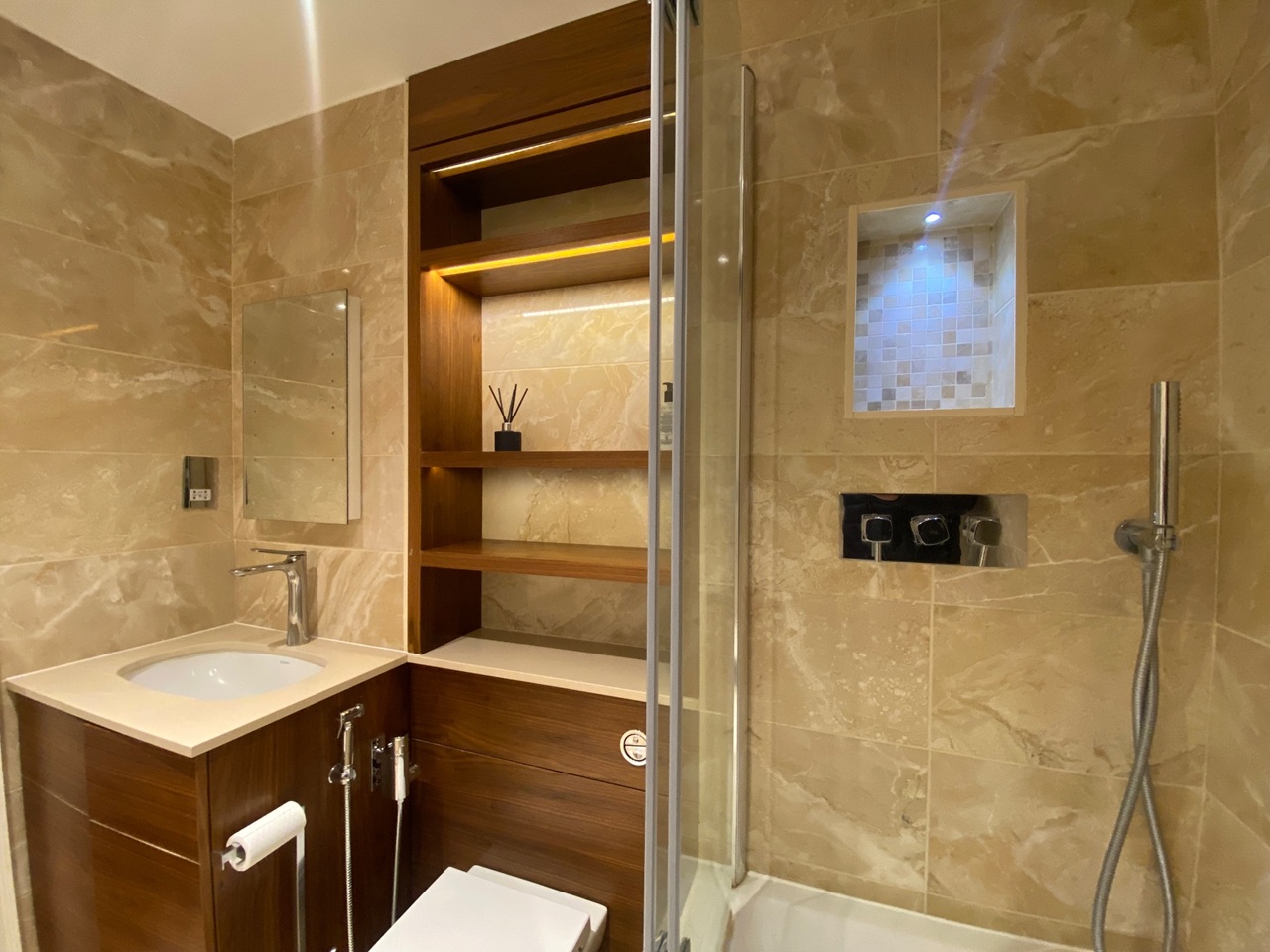 2 Bed Flat, Bridge Place, SW1V, N1 7GU photo 4