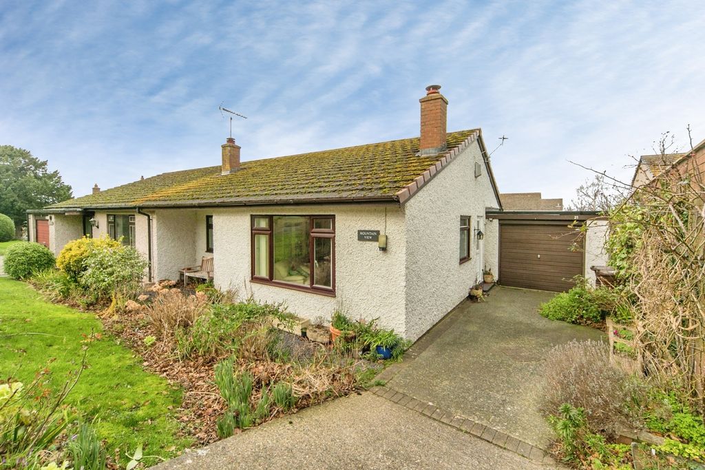 2 bed bungalow for salePark Road, Llanfairfechan, Conwy LL33
