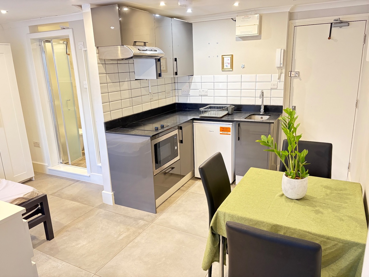 Studio Flat, Russell Square Euston, WC1H, N1 7GU photo 2