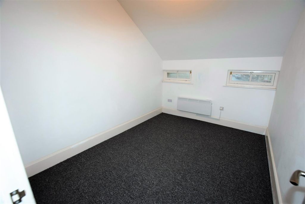 Additional image 5 of 2 bed flat to rentDock View Road, Barry CF63