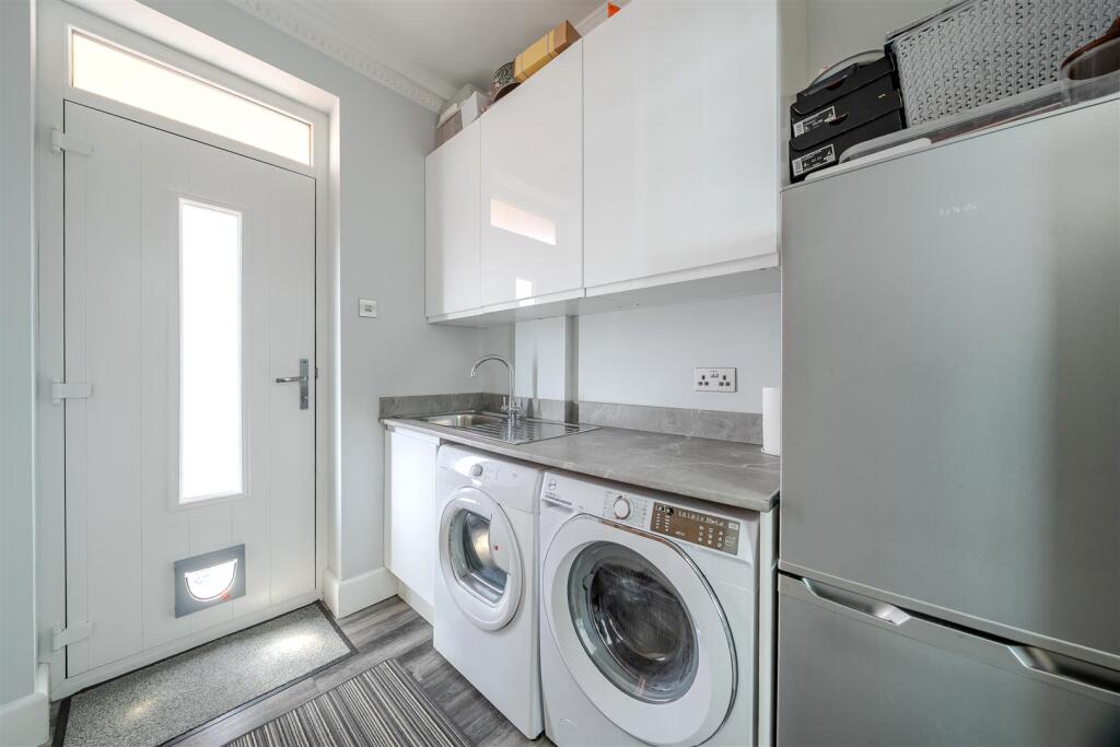 Additional image 34 of Grove Avenue, Yeovil