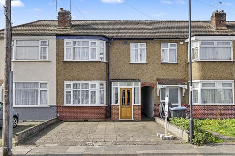 Carisbrook Close, Enfield EN1