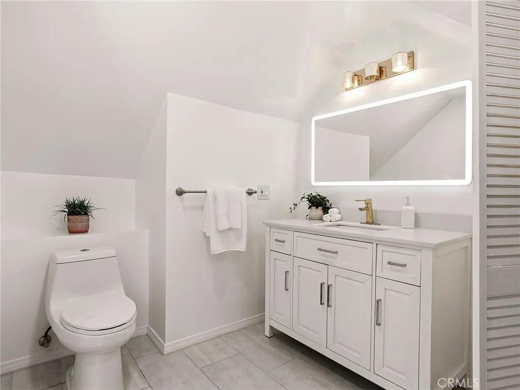 Additional image 102 of 1825 Altivo Way, Echo Park, CA 90026