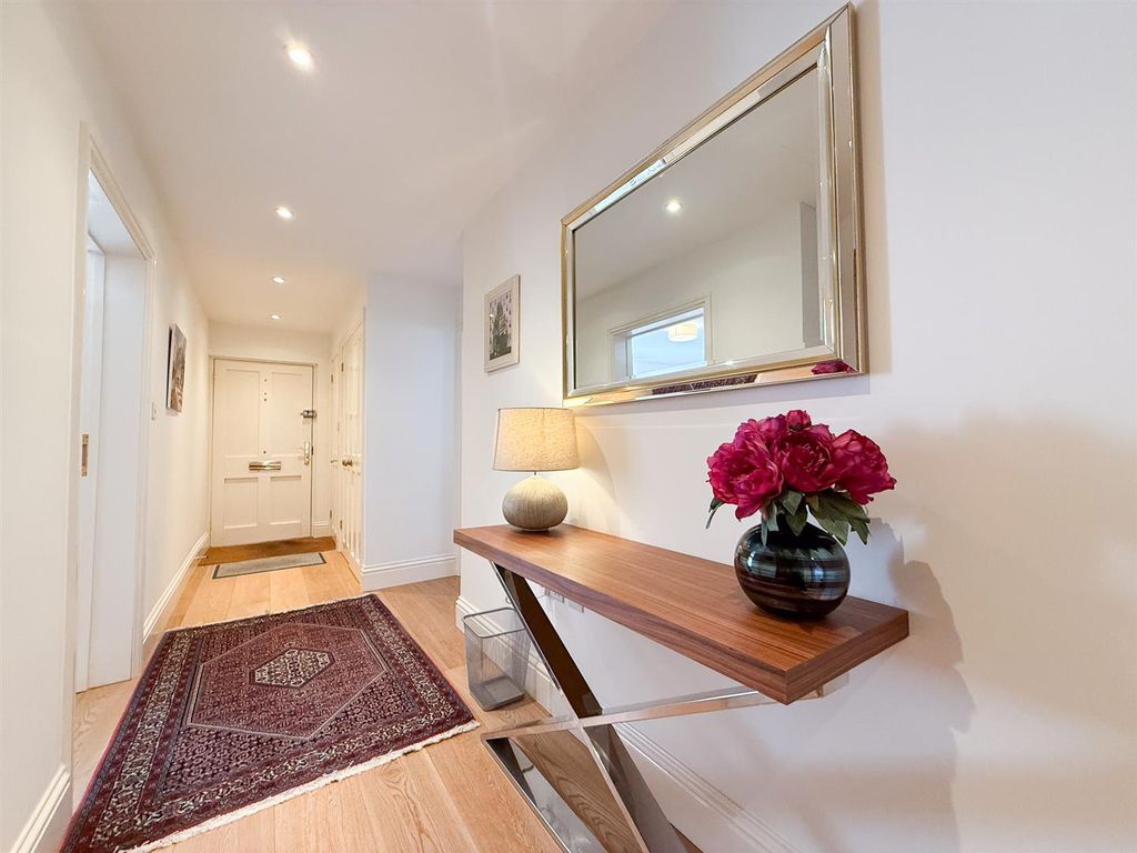 Additional image 8 of 2 bed flat to rentBath Road, Cheltenham GL53