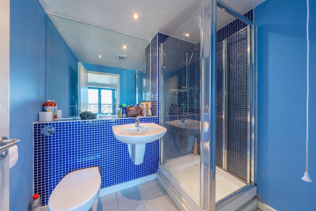 Additional image 7 of 2 bed flat for saleWestern Terrace, The Park NG7