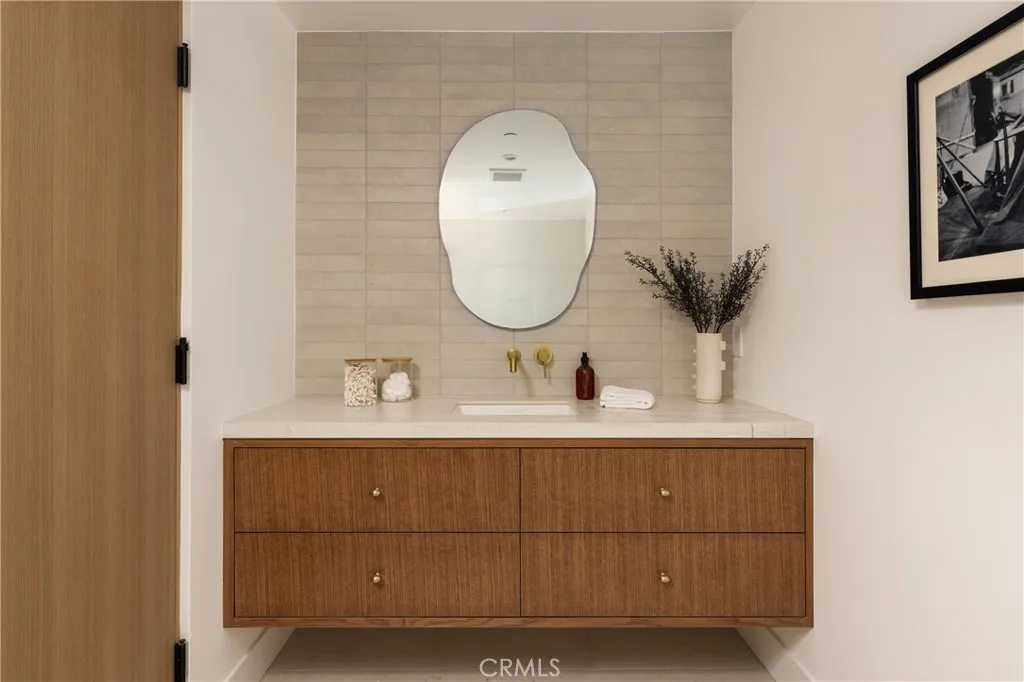 Additional image 102 of 15202 Hesby Street, Sherman Oaks, CA 91403