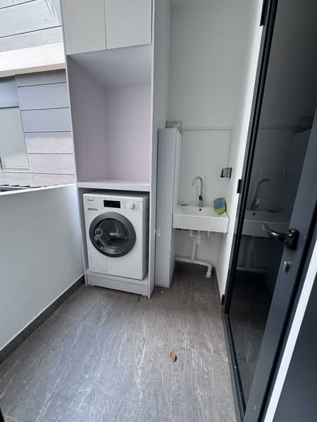 186 Holland Road photo 4