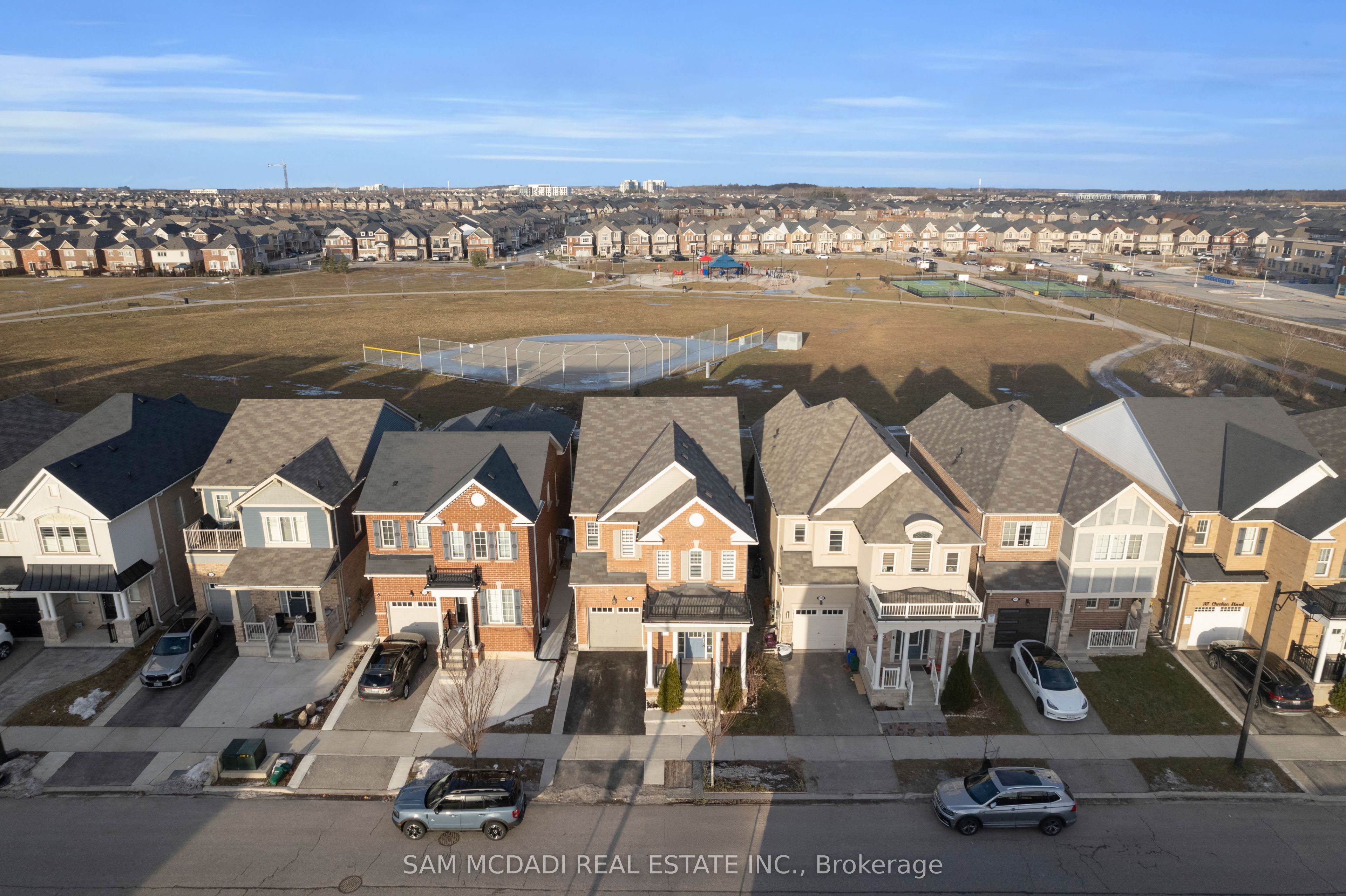 1395 Chretien Street, Milton, ON, L9E 1G7 photo 2