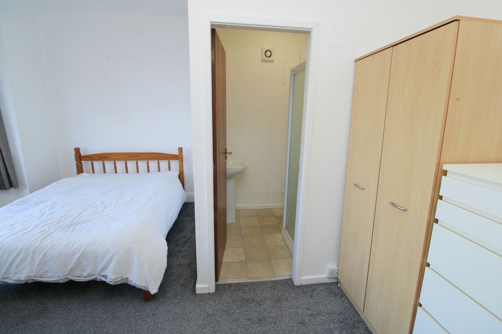 Room to rentSandy Shores Guest House, River Street, Rhyl LL18