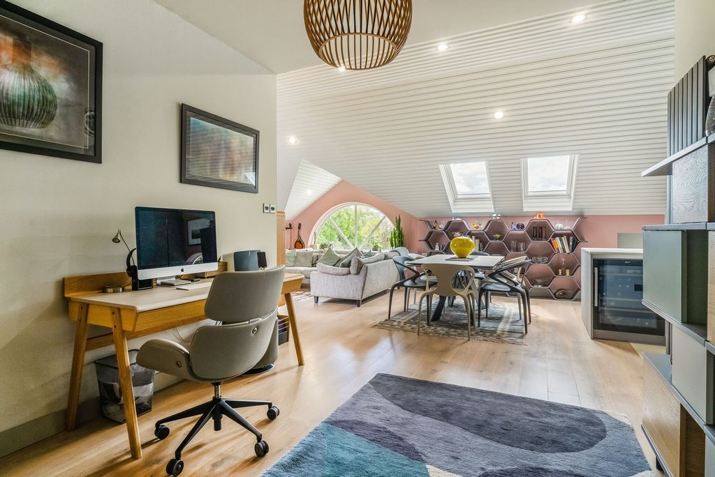 Additional image 9 of 3 bed penthouse for saleWellington Square, Cheltenham GL50