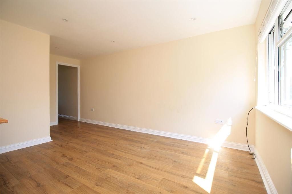 Additional image 3 of 1 bed flat to rentNormans Court, Downsway, Shoreham By Sea BN43