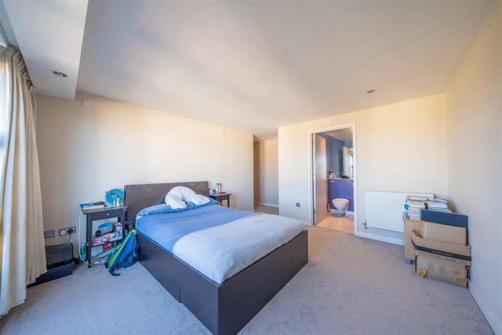 Additional image 5 of 2 bed flat for saleWestern Terrace, The Park NG7
