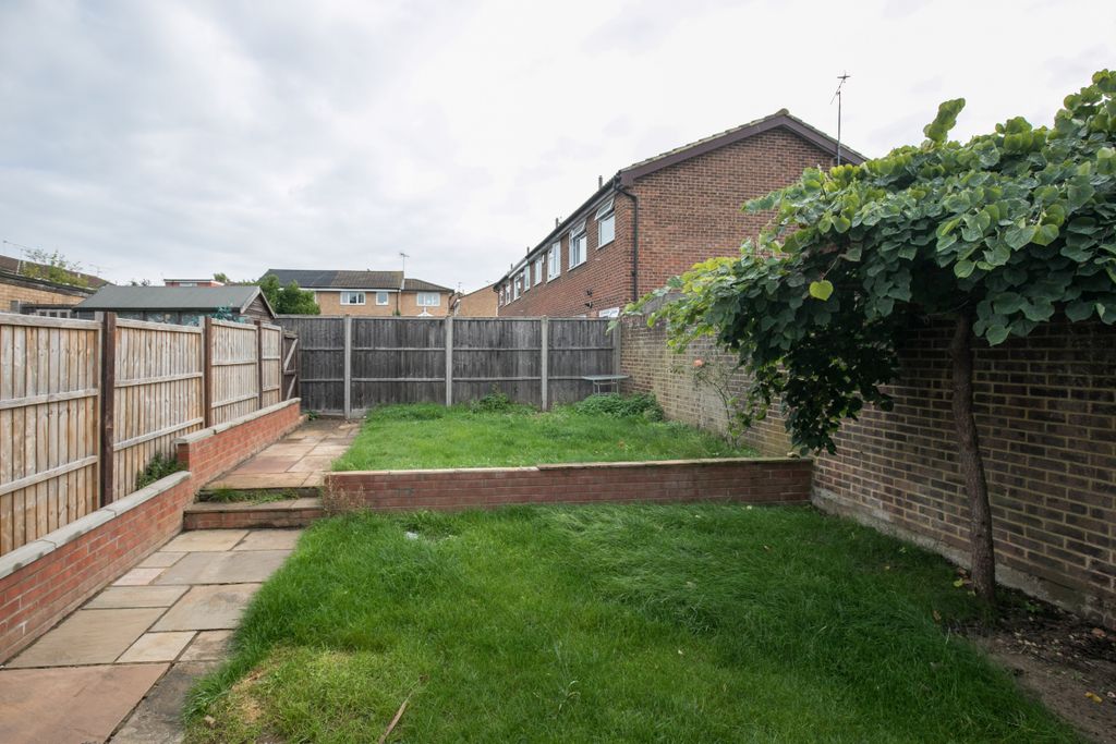 Additional image 5 of 3 bed terraced house to rentPalmers Close, Maidenhead SL6