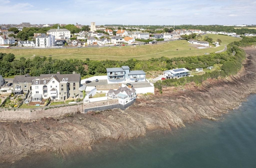 Additional image 26 of 2 bed flat for saleFlat 2 Murray Crescent House, The Rath, Milford Haven, Pembrokeshire SA73
