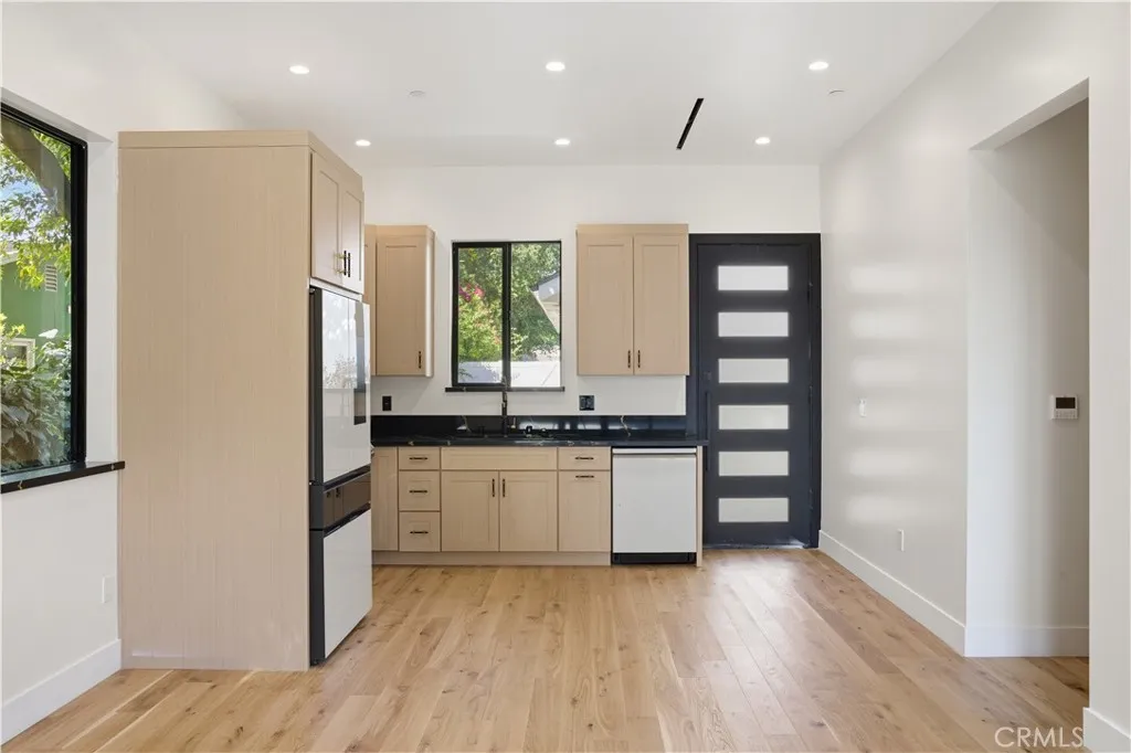Additional image 45 of 8542 De Celis Pl, North Hills, CA 91343