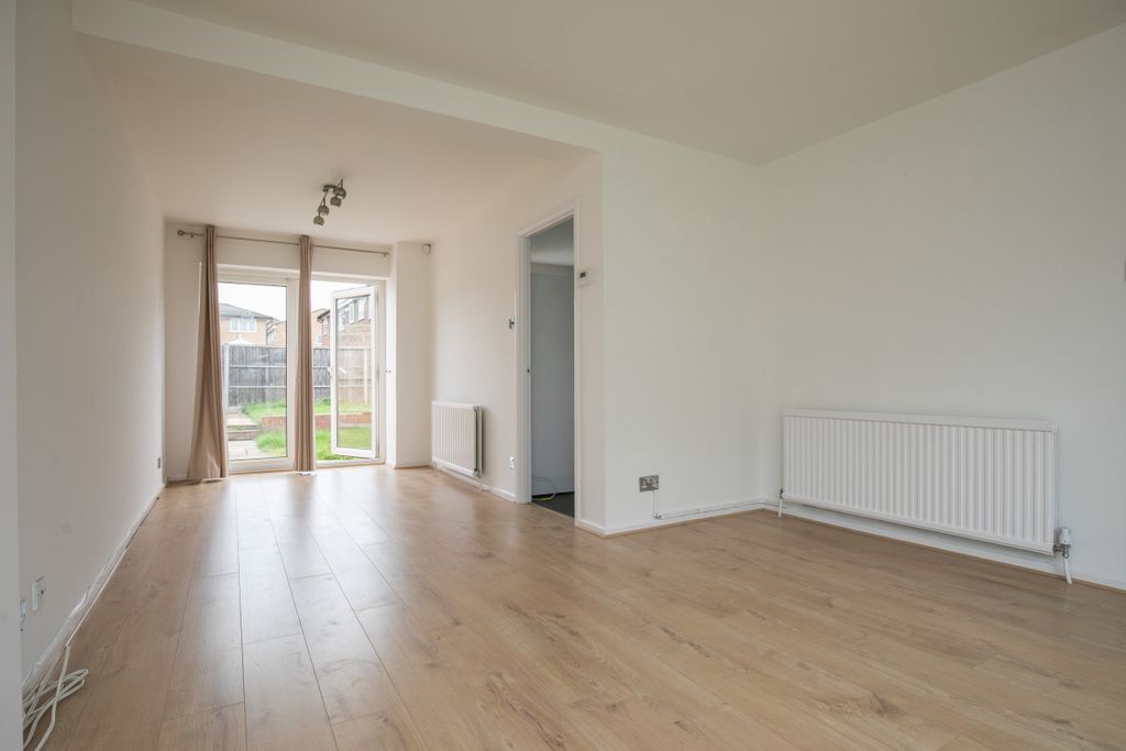 Additional image 2 of 3 bed terraced house to rentPalmers Close, Maidenhead SL6