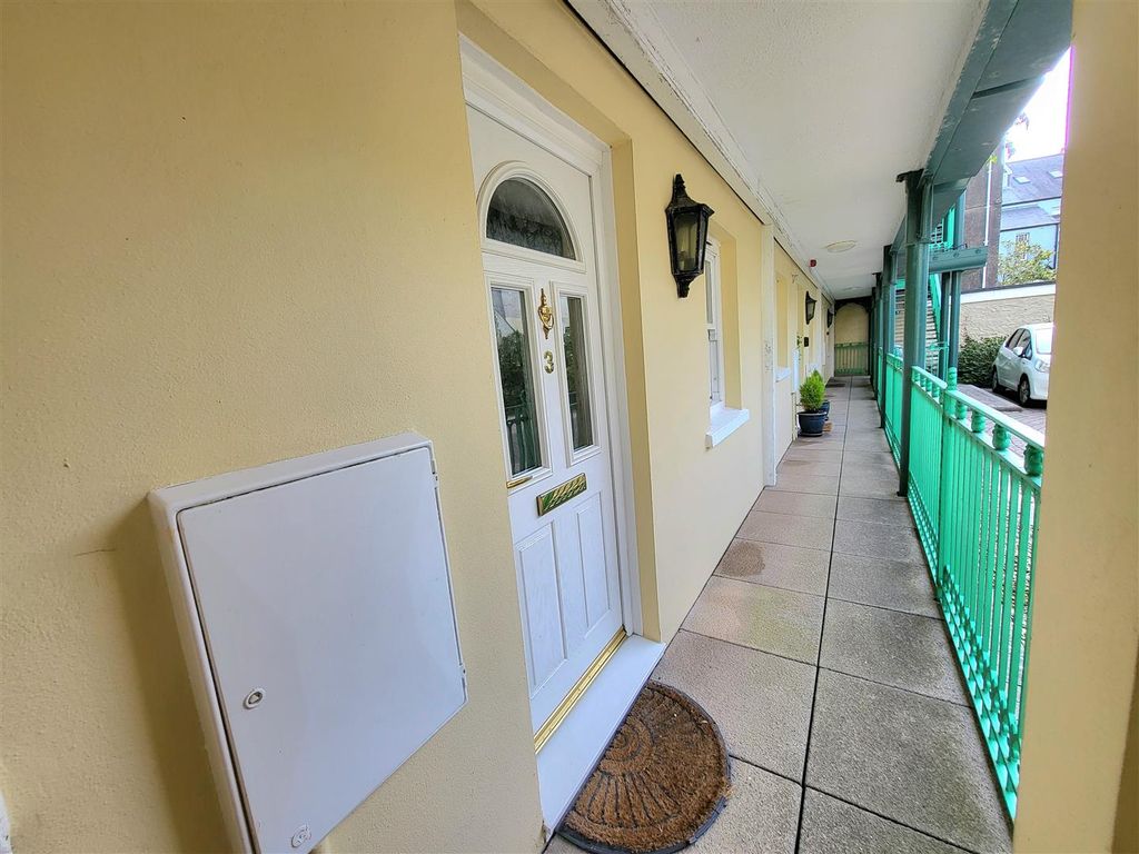 Additional image 7 of 2 bed flat for saleWimbledon Court, Tenby SA70