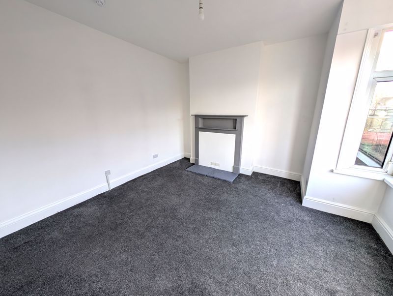 1 bed flat to rentPrinces Avenue, Caerphilly CF83 photo 3