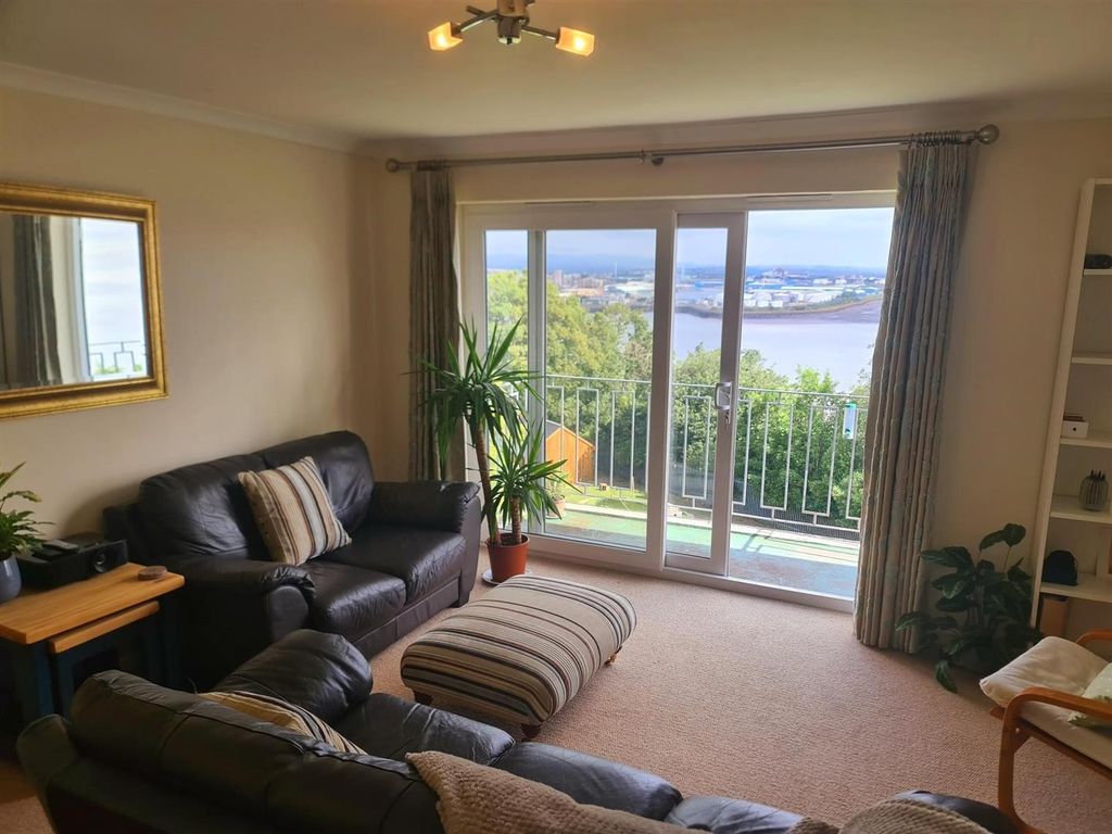 2 bed flat to rentUppercliff Close, Penarth CF64 photo 3