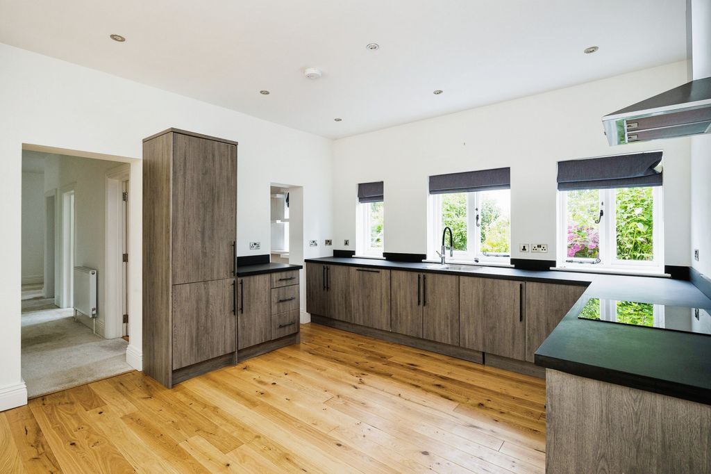 Additional image 3 of 5 bed detached house to rentGoldsmiths Avenue, Crowborough, East Sussex TN6