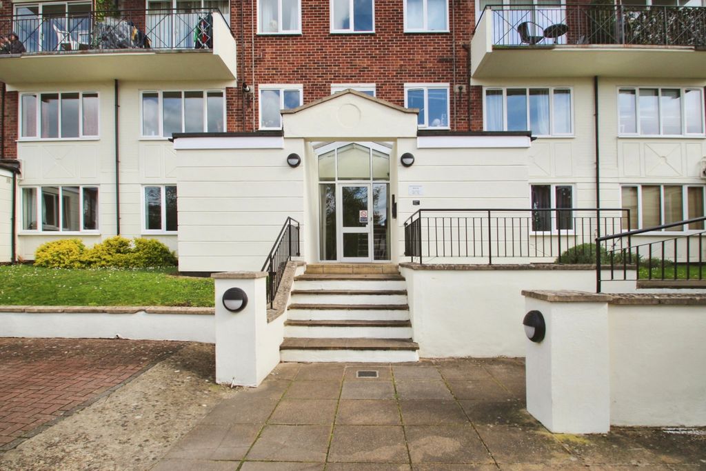 2 bed flat to rentLizmans Court, Silkdale Close OX4