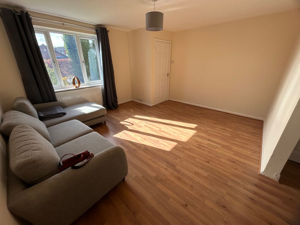 3 bed detached house to rentWrexham LL14 photo 3