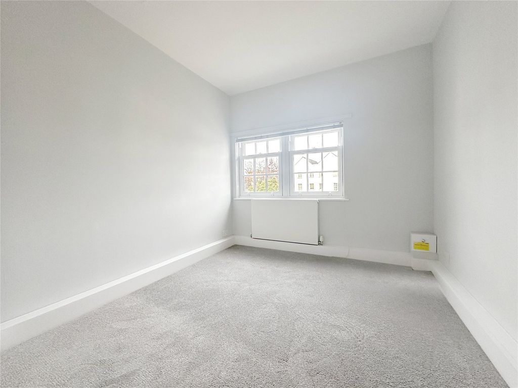 2 bed flat to rentSt Leonards, Exeter EX2 photo 4