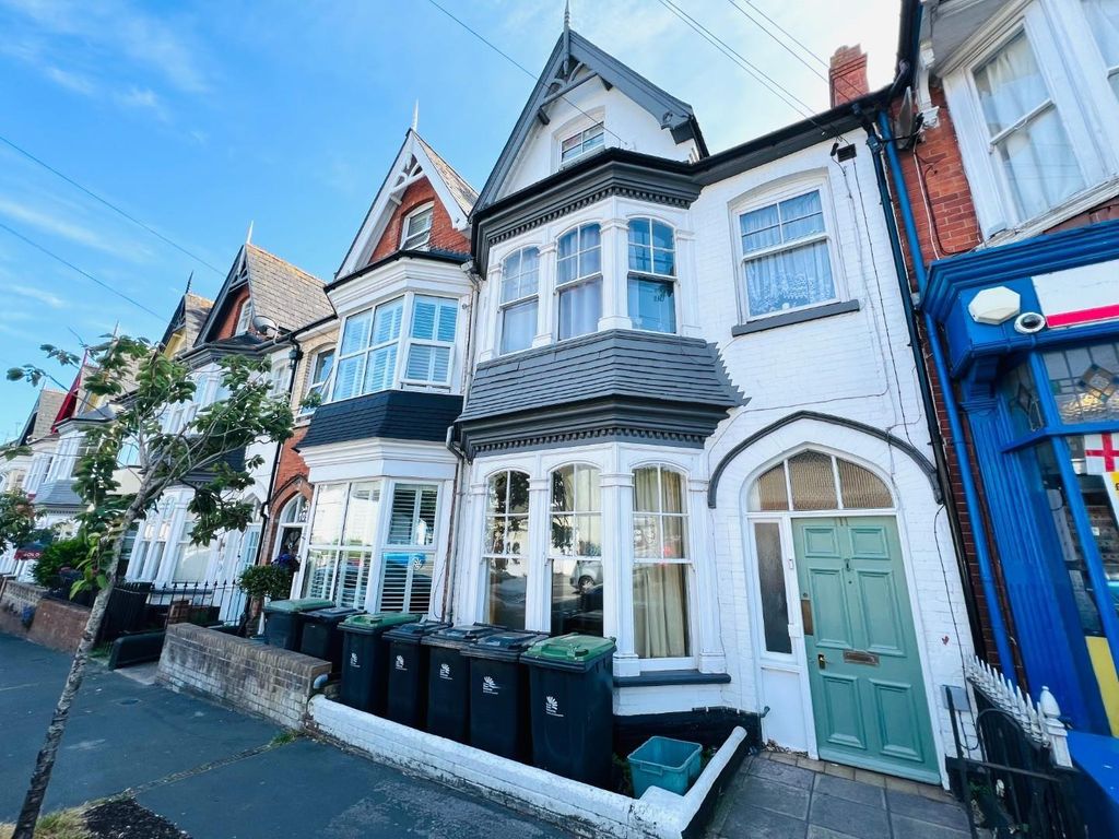 Studio to rentDorchester Road, Weymouth DT4