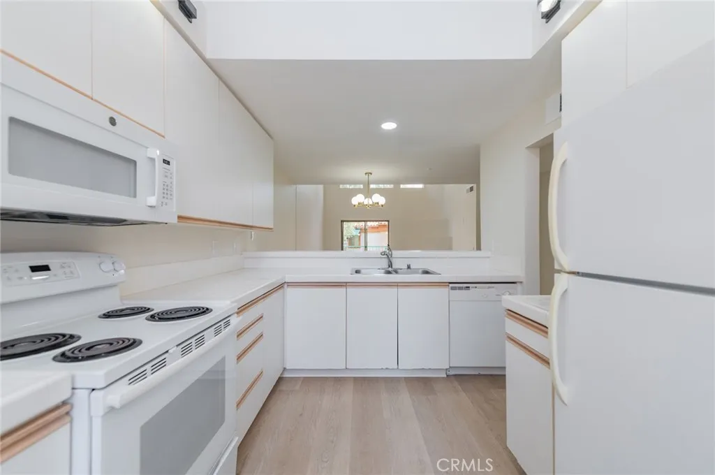 Additional image 41 of 46 Villa Point Dr, Newport Beach, CA 92660