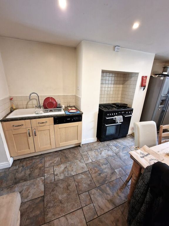Additional image 2 of 5 bed shared accommodation to rentWhitehall Road, Wortley, Leeds LS12