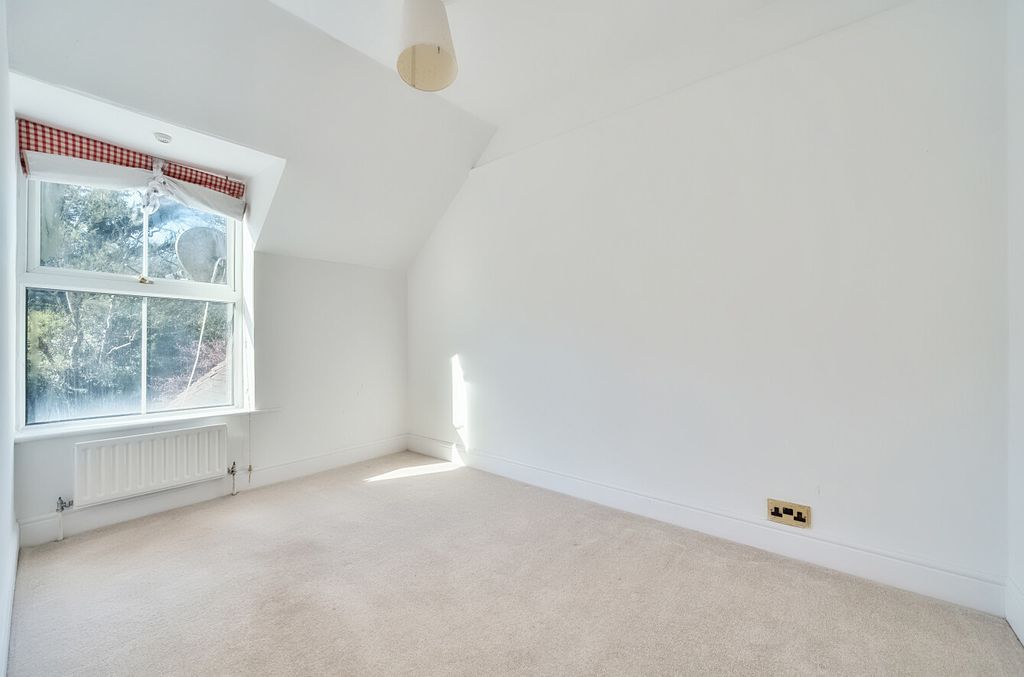 Additional image 9 of 2 bed semi-detached house for saleHaslemere, Surrey GU27
