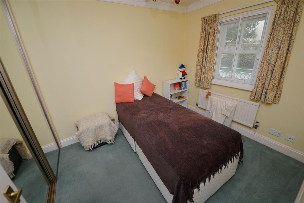Additional image 10 of 2 bed flat for saleWimbledon Court, Tenby SA70