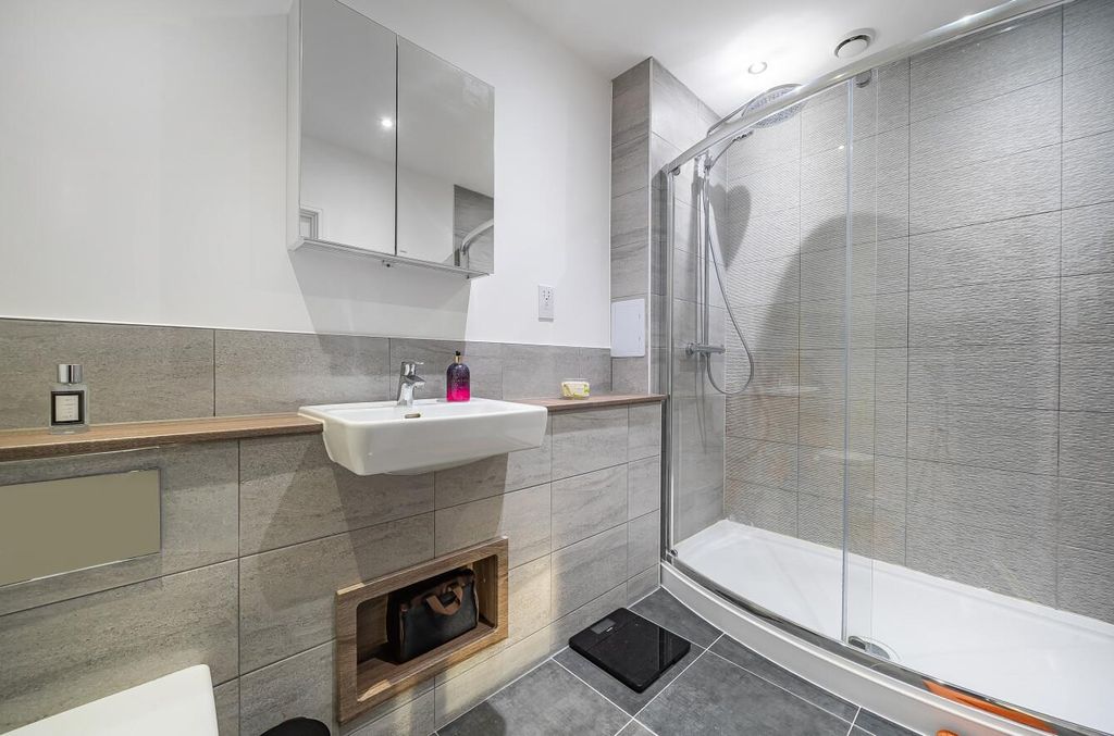 Additional image 10 of 2 bed flat for saleHenry Darlot Drive, London NW7