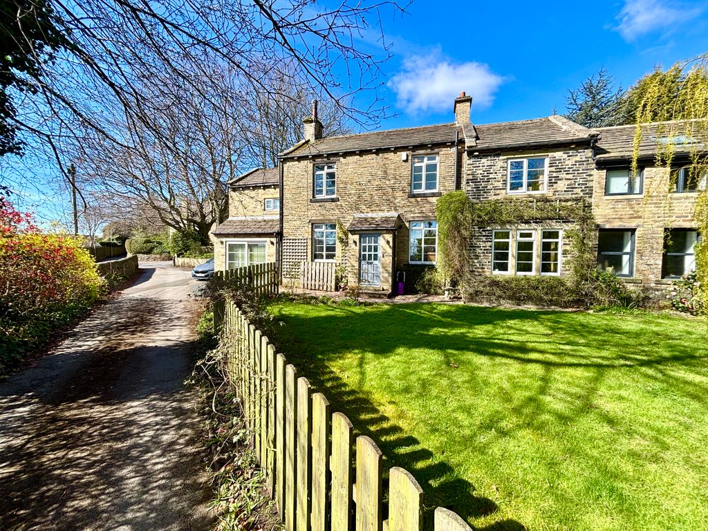 4 bed semi-detached house for saleLadderbanks Lane, Baildon BD17