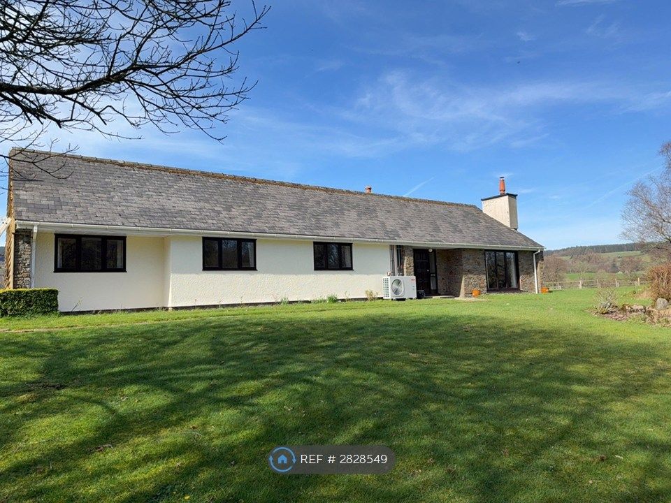4 bed bungalow to rentCray, Brecon LD3 photo 3