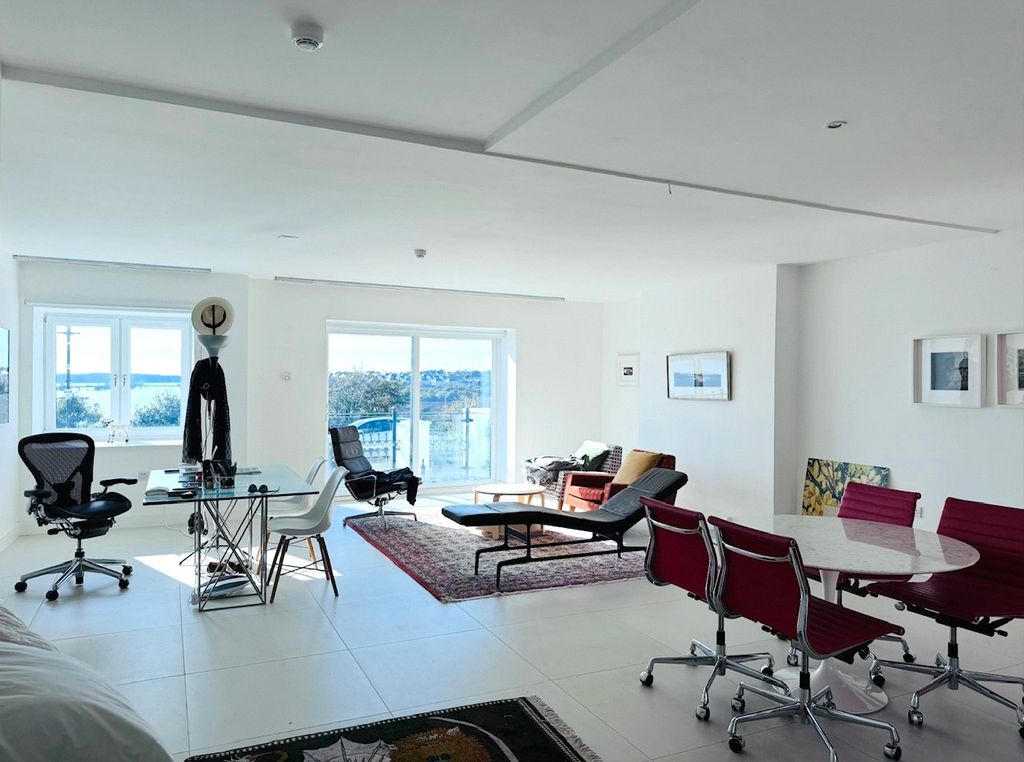 Additional image 20 of 2 bed flat for saleFlat 2 Murray Crescent House, The Rath, Milford Haven, Pembrokeshire SA73