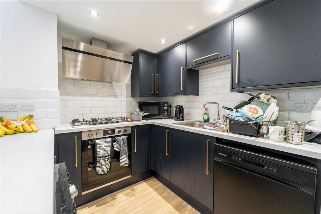 5 bed shared accommodation to rentGleave Road, Selly Oak, Birmingham, West Midlands B29 photo 4