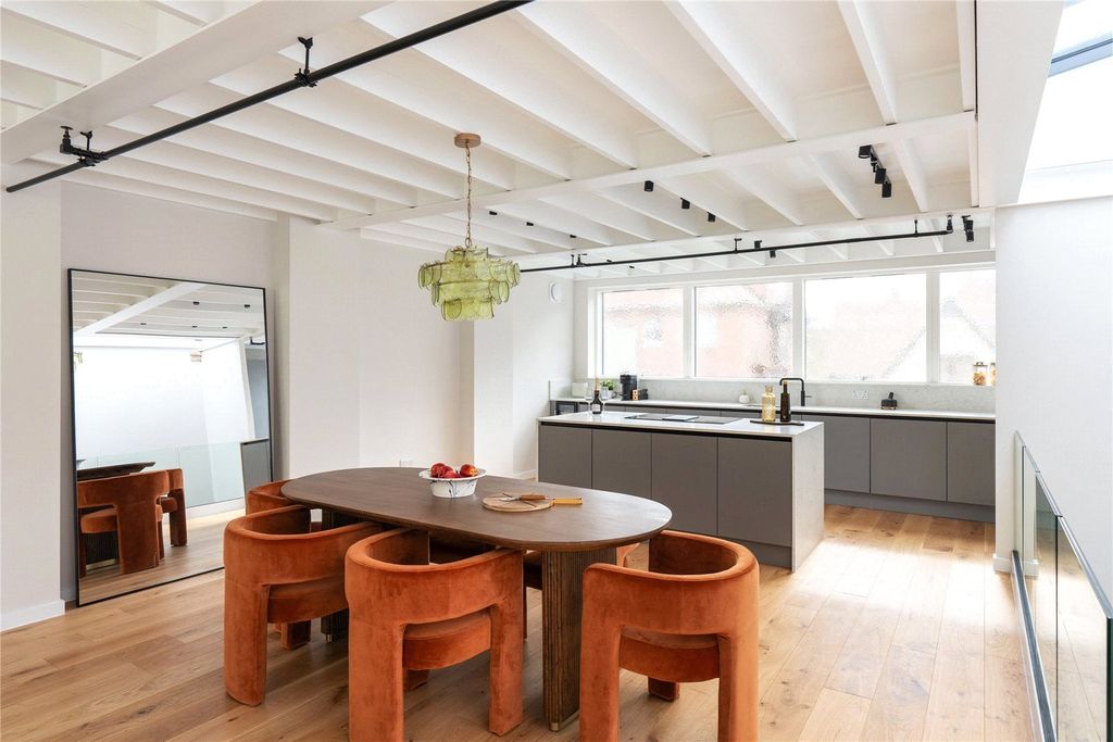 Additional image 3 of 3 bed semi-detached house to rentPreston Park Avenue, Brighton BN1