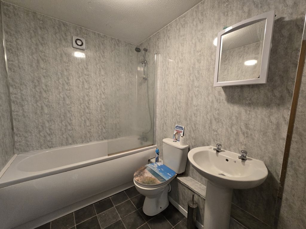 2 bed flat to rentGatesgarth Close, Hartlepool, County Durham TS24 photo 5